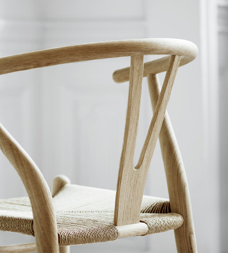 K&ouml;p stolen CH24 Wish Bone fr&aring;n Carl Hansen & S&oslash;n p&aring; rea hos Illums Bolighus