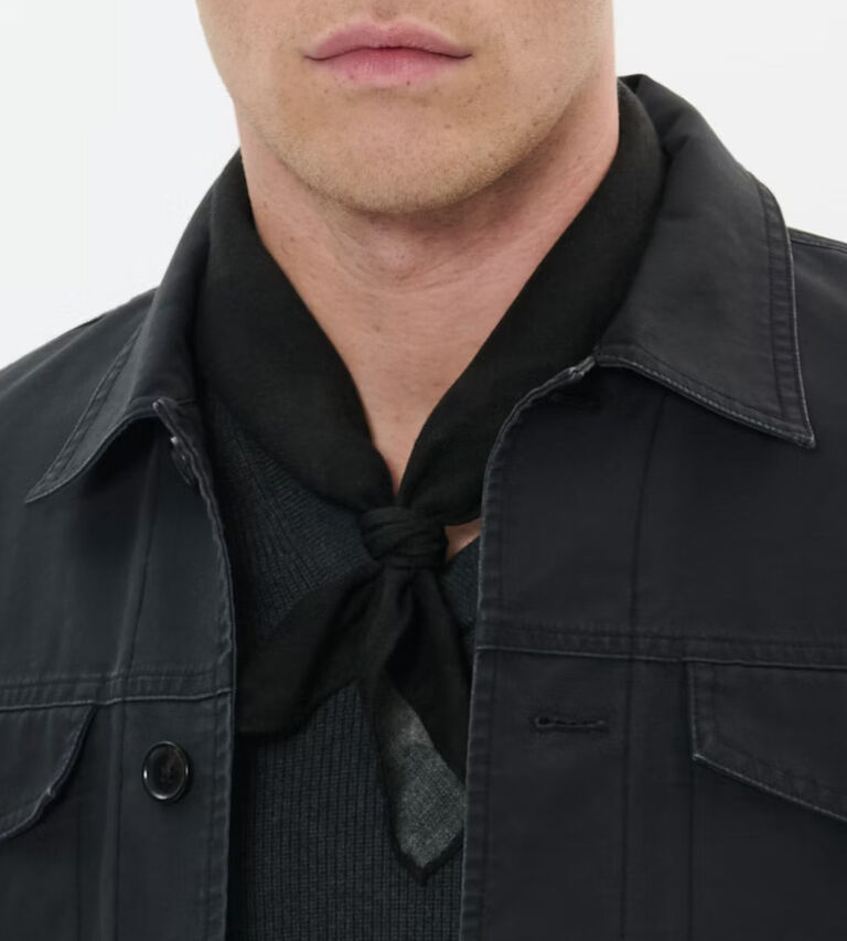 Se vårat urval av scarfar till herr hos Illums Bolighus