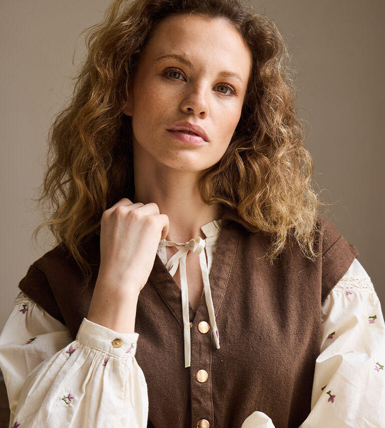 Se v&aring;rat urval av kl&auml;nningar till dam hos Illums Bolighus