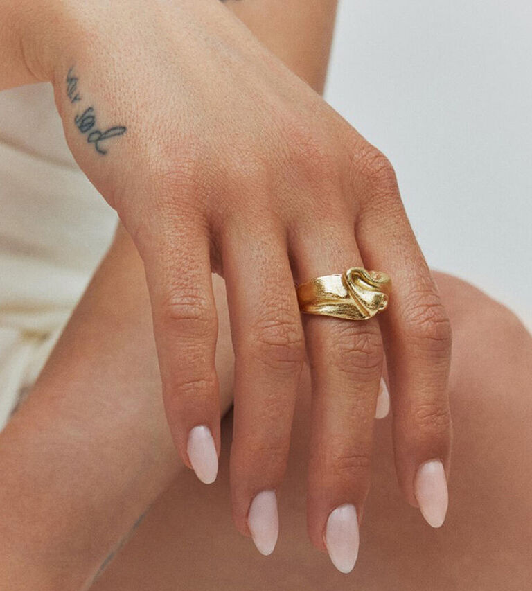 Se v&aring;rat urval av ringar till dam hos Illums Bolighus