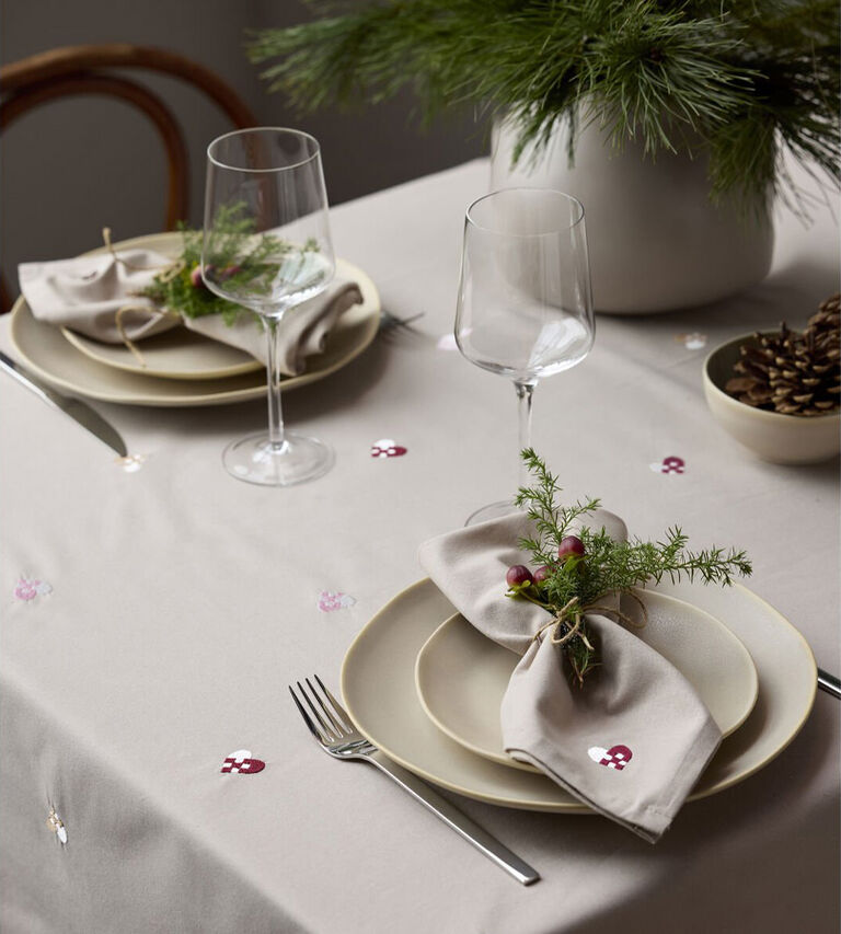 Köp jultextiler hos Illums Bolighus