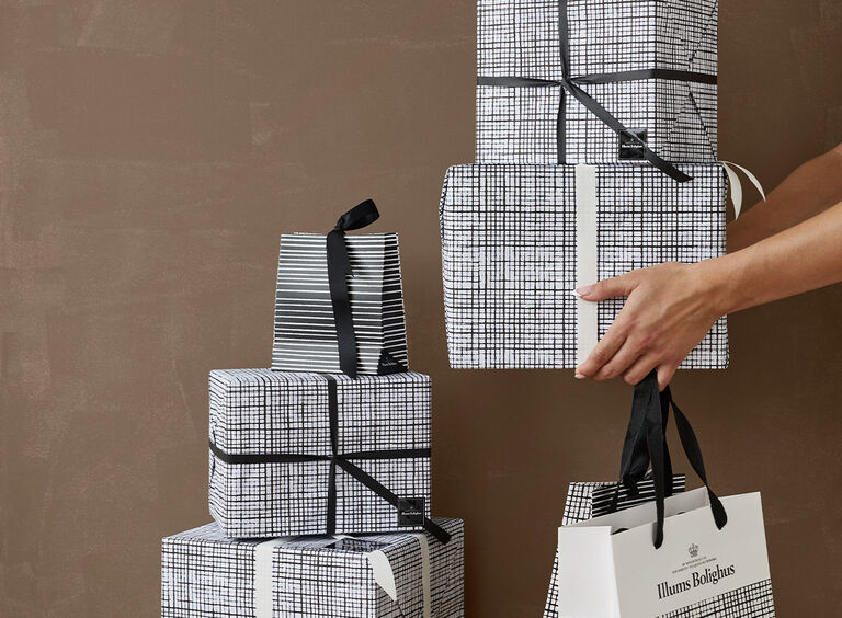 Köp presentkort hos Illums Bolighus och låt mottagaren själv hitta sin favorit bland tidlös design