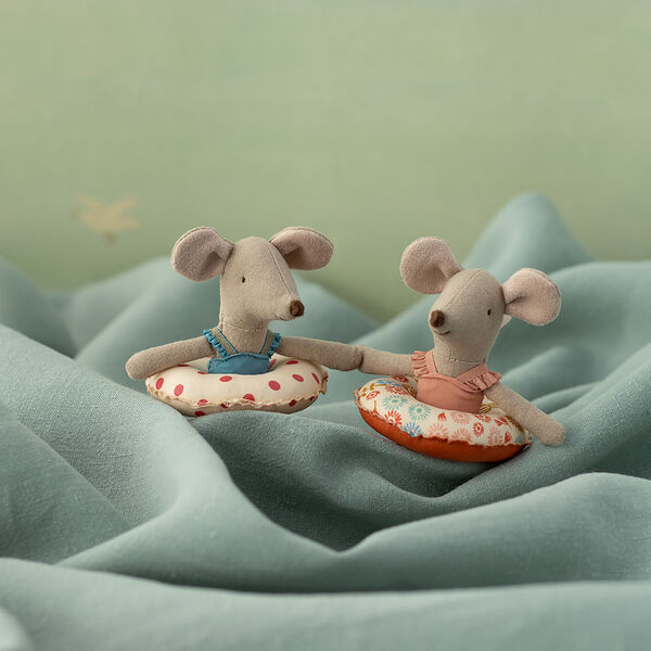 Lillasyster strandmus med badring, red dot, Maileg