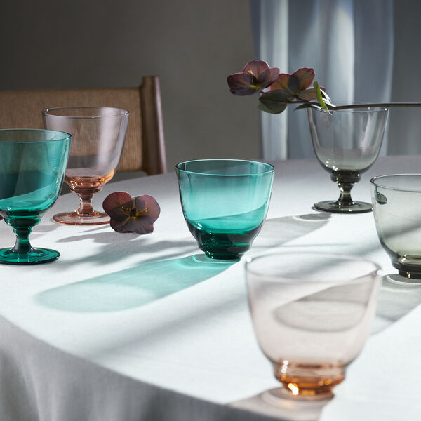 Flow glas p&aring; fot, emerald green, Holmegaard