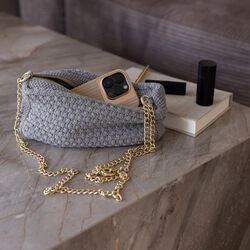 Stickad Clutch Kedja Petra, med grey melange, By LOHN