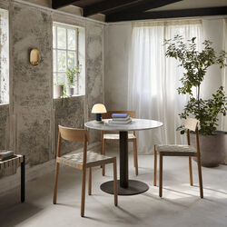 Betty TK1 matbordsstol, &Tradition