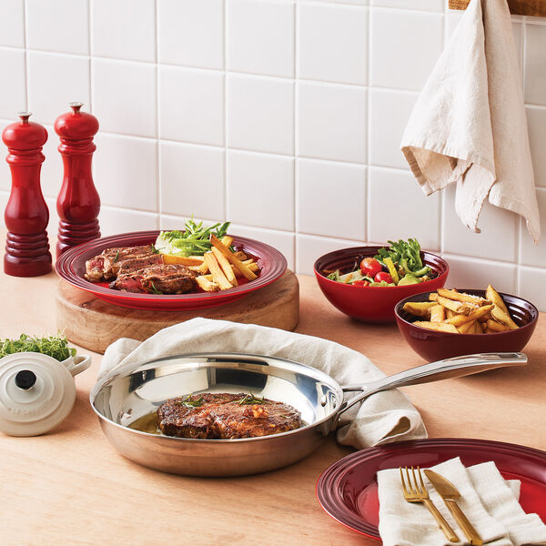 Signature middagstallrik &Oslash; 27 cm, cerise, Le Creuset