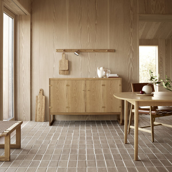 BM0057 Cabinet, oljad ek, Carl Hansen & S&oslash;n