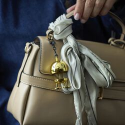 Hoptimist Bumble Bag charm, gold, Hoptimist