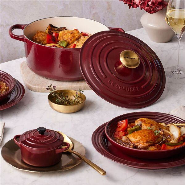 Signature gjutj&auml;rn rund gryta &Oslash; 26 cm, garnet, Le Creuset