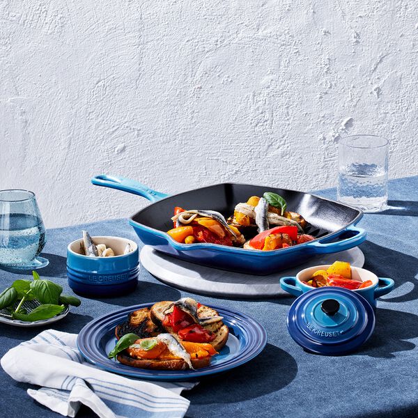 Signature gjutj&auml;rn kvadratisk grillpanna 26 cm, azure, Le Creuset