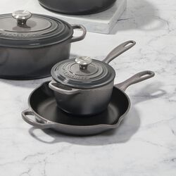 Signature gjutj&auml;rn stekpanna &Oslash; 23 cm, flint, Le Creuset