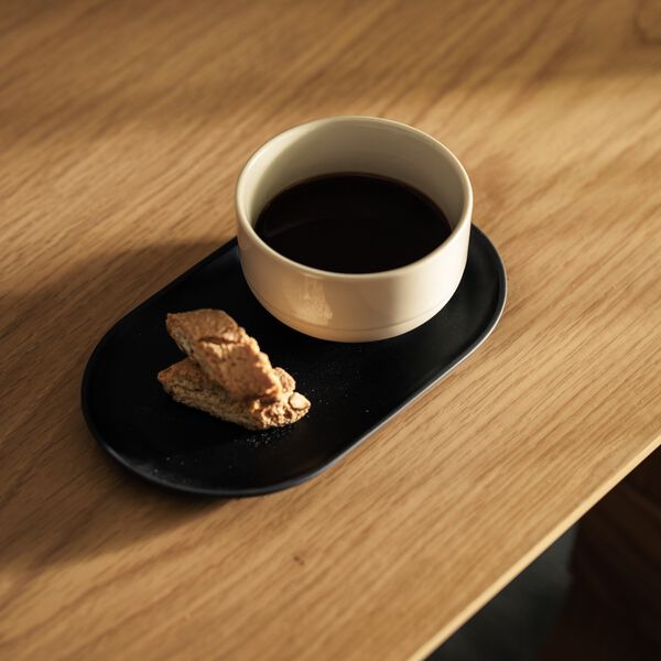 Sand Secrets Oval Plate, black clay, Design House Stockholm