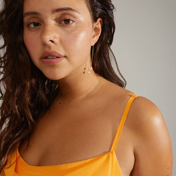 EUONIA örhängen med pärlkedja, guld, Pilgrim