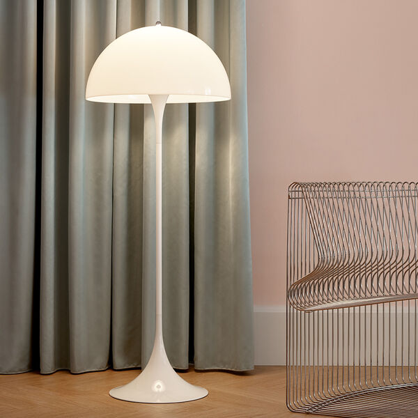Panthella golvlampa, vit, Louis Poulsen