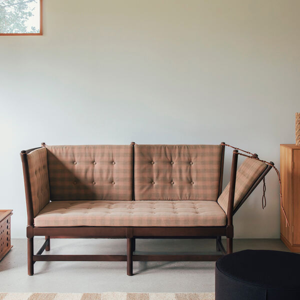 The Spoke-Back Sofa, Steelcut Beat 0335/chestnut brown, Fredericia Furniture