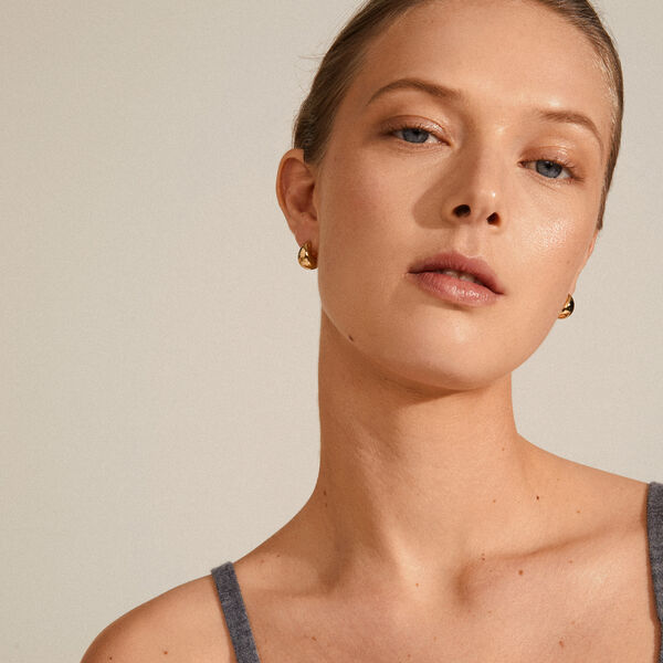 ALEXANE chunky mini hoop &Ouml;ronh&auml;ngen, guldpl&auml;terat, Pilgrim