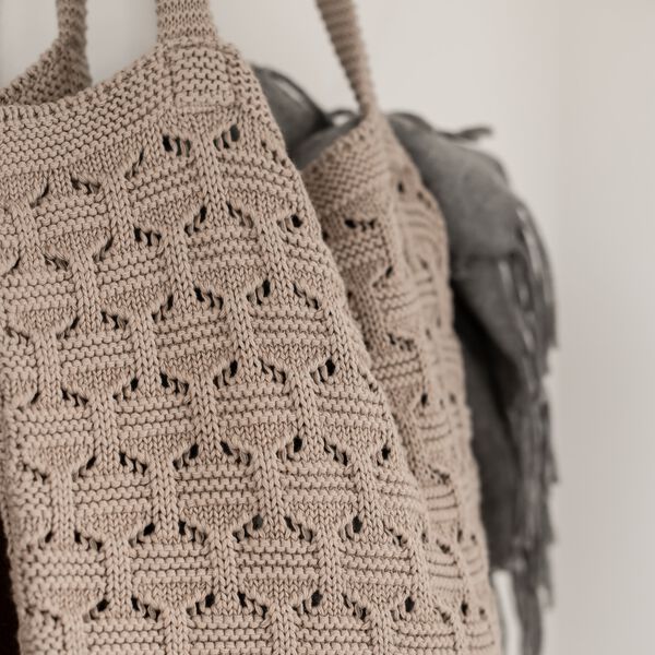 Stickad Nät, husted violet, By LOHN