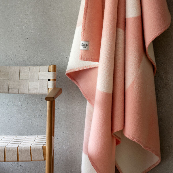 MOON Throw, rosy sky, R&oslash;ros Tweed