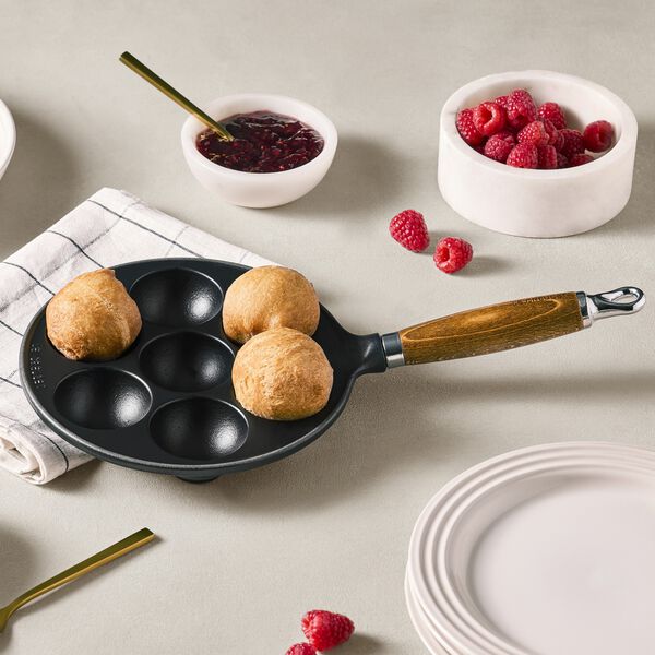 Munkpanna med tr&auml;handtag 20 cm, matte black, Le Creuset