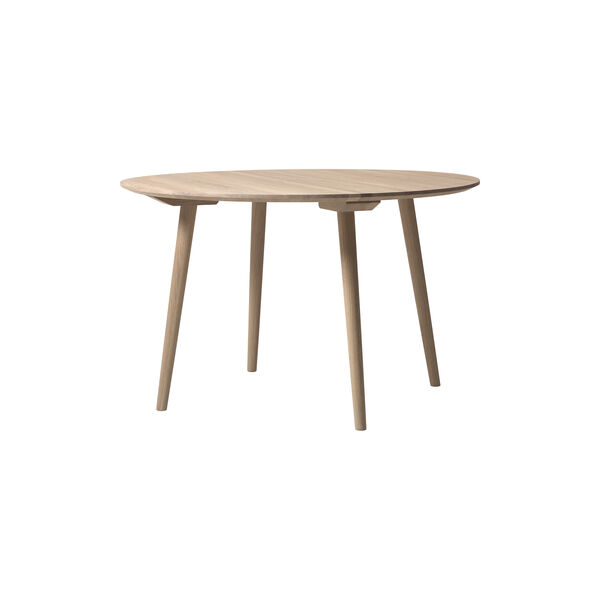 In Between SK4 matbord, ek, &Tradition