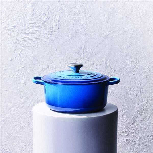 Signature gjutj&auml;rn rund gryta &Oslash; 24 cm, azure blue, Le Creuset