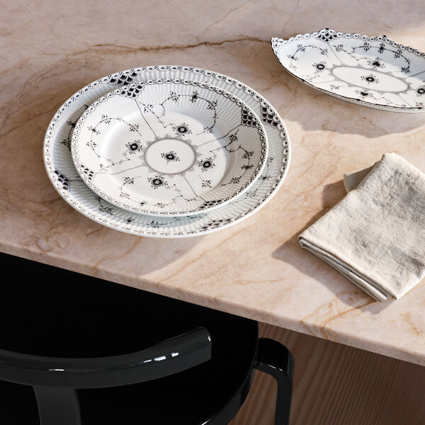 Black Fluted Half Lace Tallrik &Oslash; 27 cm, Royal Copenhagen