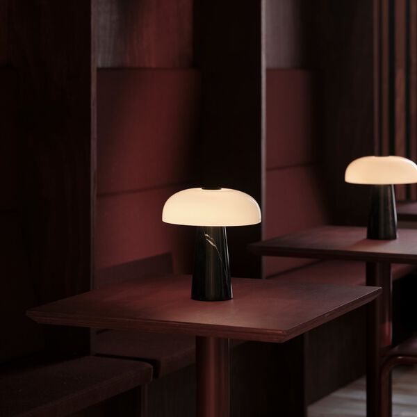 Glossy Mini Portable bordlampe, svart, Design For The People