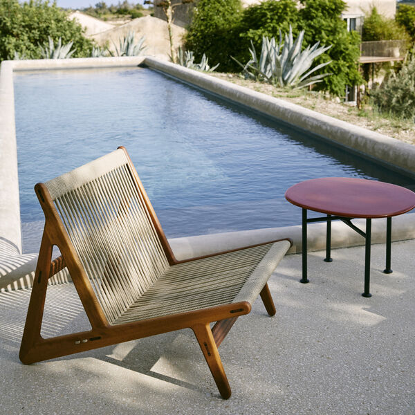 MR01 Outdoor Initial Lounge Chair, oiled iroko/sunfire melange beige/sand MR01 Outdoor Initial Lounge Chair, oiled iroko/sunfire melange beige/sand, GUBI