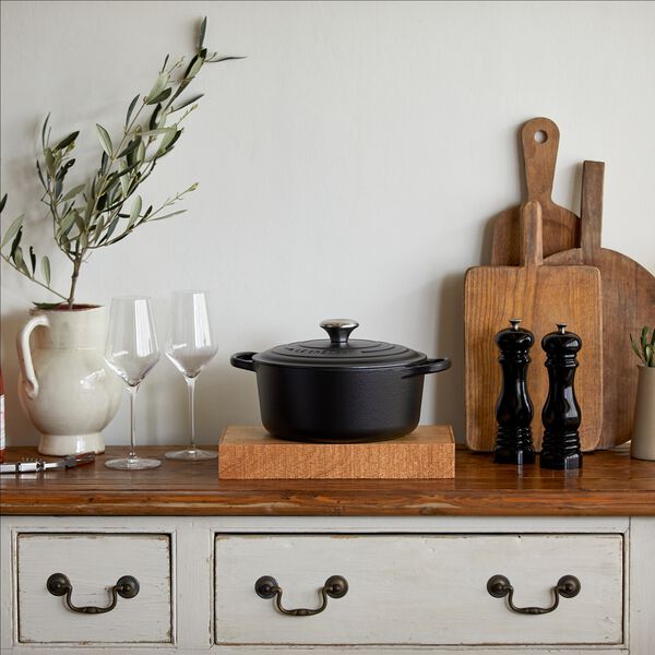 Signature gjutj&auml;rn rund gryta &Oslash; 24 cm, matte black, Le Creuset