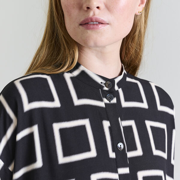 Iki vid kl&auml;nning, hopscotch, BITTE KAI RAND