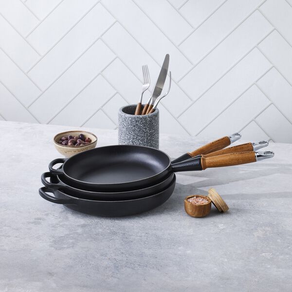 Signature gjutj&auml;rn stekpanna med tr&auml;handtag &Oslash; 28 cm, matte black, Le Creuset