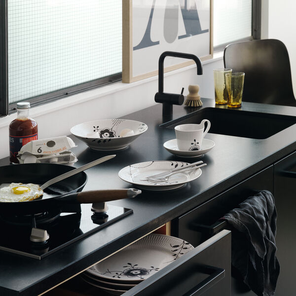 Black Fluted Mega djup tallrik, 24 cm, Royal Copenhagen