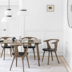 In Between SK5 matbord, r&ouml;kf&auml;rgad ek, &Tradition