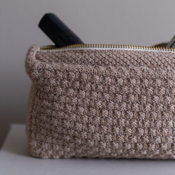 Stickad Clutch Petra, tiger melange, By LOHN