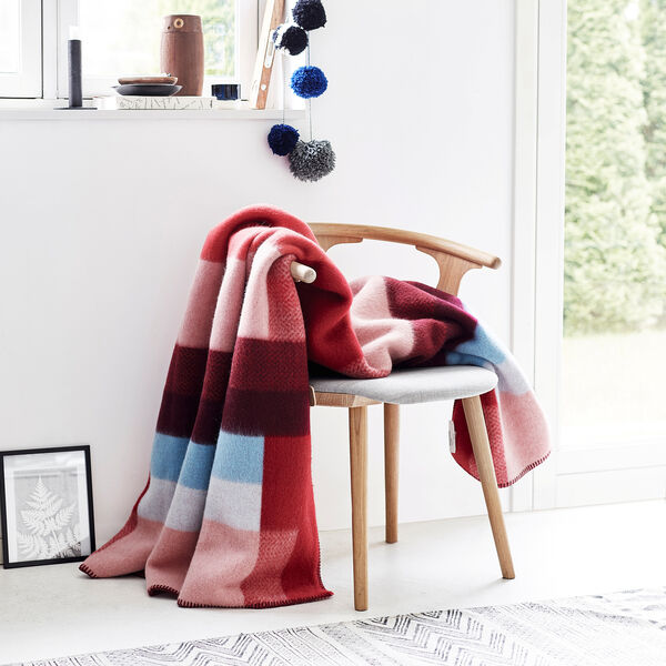 MIKKEL Throw, red MIKKEL Throw, red, Røros Tweed