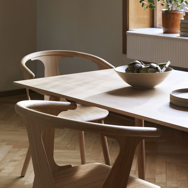 In Between SK5 matbord, ek, &Tradition