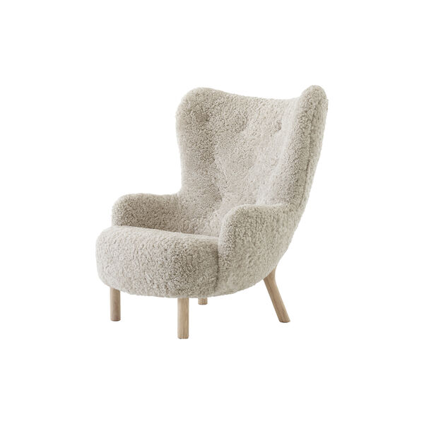 Petra VB3 Lounge Chair, Sheepskin Moonlight/oiled oak, &Tradition