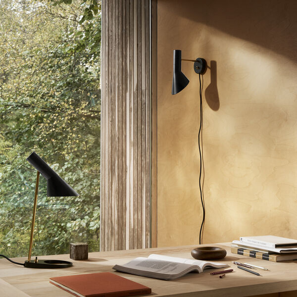 AJ V&auml;gglampa, brass/black, Louis Poulsen