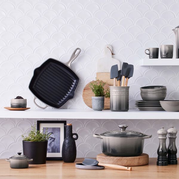 Signature gjutj&auml;rn kvadratisk grillpanna 26 cm, flint, Le Creuset