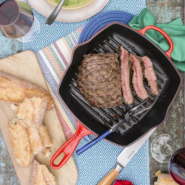 Signature gjutj&auml;rn kvadratisk grillpanna 26 cm, cerise, Le Creuset