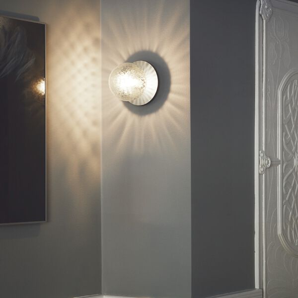 Liila 1 Medium Wall Lamp, light silver/optic clear Liila 1 Medium Wall Lamp, light silver/optic clear, Nuura