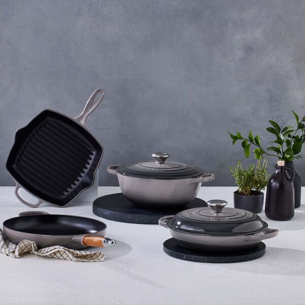 Signature gjutj&auml;rn stekpanna med tr&auml;handtag &Oslash; 28 cm, flint, Le Creuset