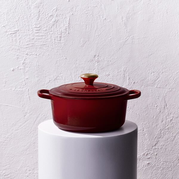 Signature gjutj&auml;rn rund gryta &Oslash; 24 cm, garnet, Le Creuset