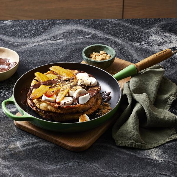 Signature gjutj&auml;rn stekpanna med tr&auml;handtag &Oslash; 28 cm, bamboo green, Le Creuset