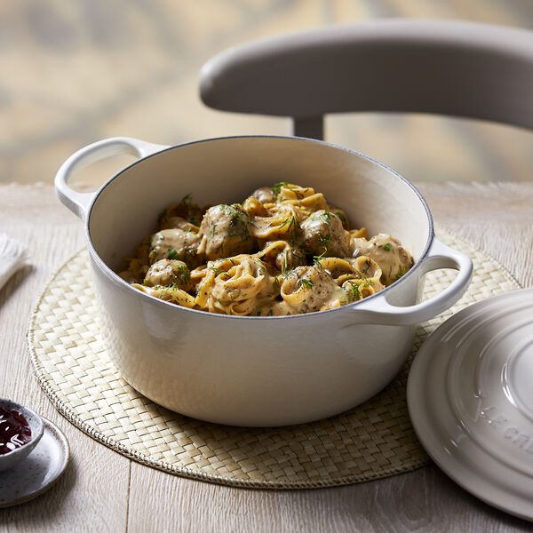 Signature gjutj&auml;rn rund gryta &Oslash; 28 cm, meringue, Le Creuset