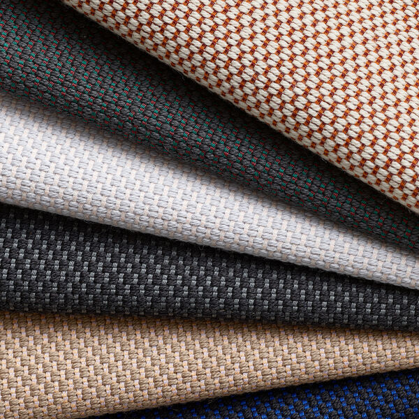 Swan&trade; 3320 Loungestol with Piping Choice 2024, creme/brown 0428/chestnut, Fritz Hansen