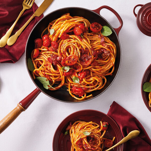 Signature stekpanna med trähandtag Ø 28 cm, garnet, Le Creuset