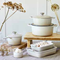 Signature gjutj&auml;rn rund gryta &Oslash; 24 cm, meringue, Le Creuset