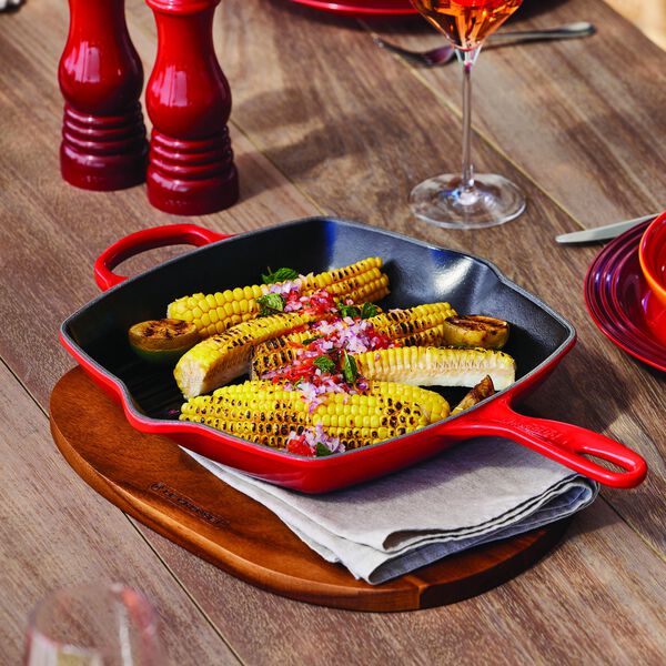 Signature gjutj&auml;rn kvadratisk grillpanna 26 cm, cerise, Le Creuset